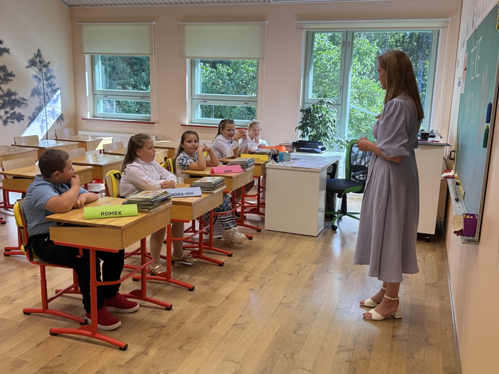 1. klass klassijuhatajaga Tahkuranna Lasteaed-Algkoolis